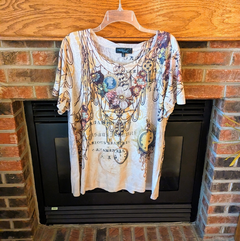 Azul brand beige graphic. Super soft T women's plus size 2X